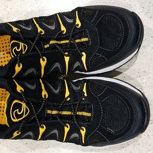 WaveZone water tennis shoes good condition sz 9